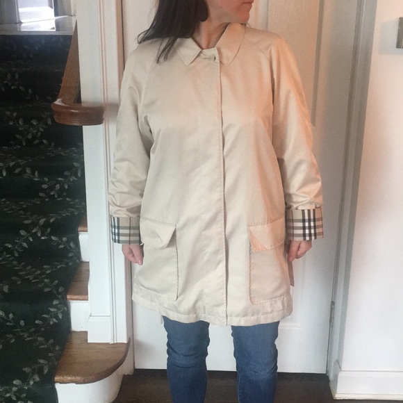 Burberry Rain Jacket ☔️ - Picture 4 of 8